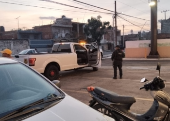 Atacan a tiros a sujeto en Zamora y sobrevive